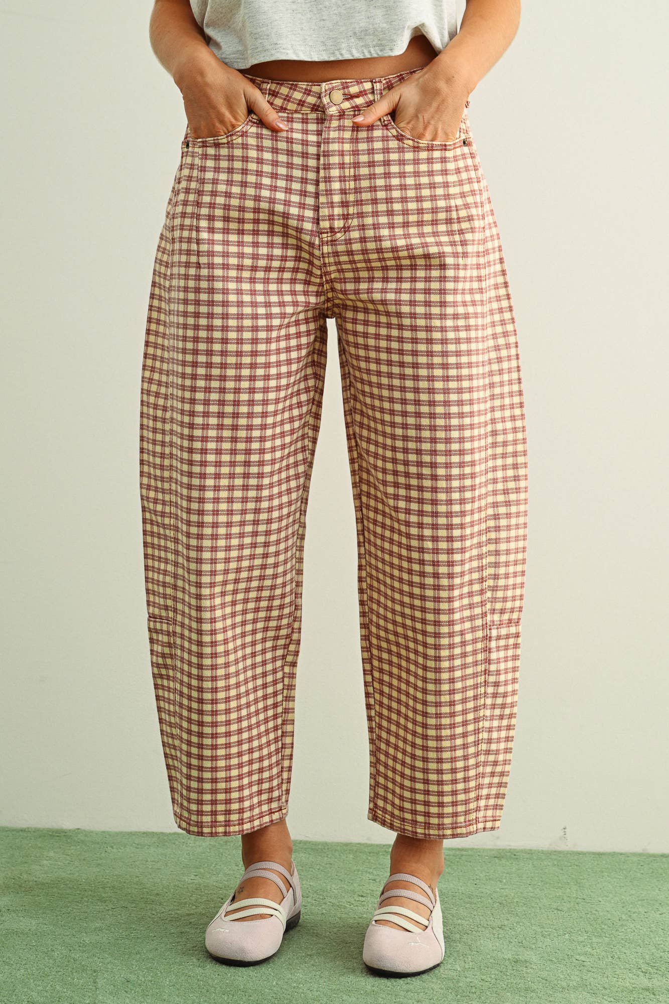 MINI CHECKER PATTERN BARREL PANTS