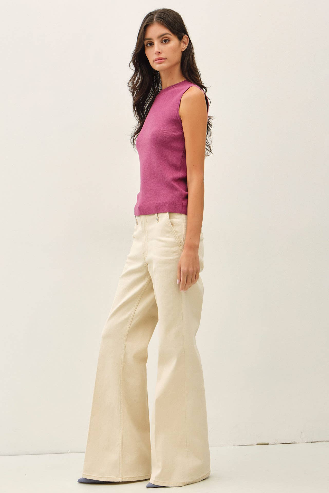 CLASSIC CREW NECK SLEEVELESS SLIM KNITTED TANK