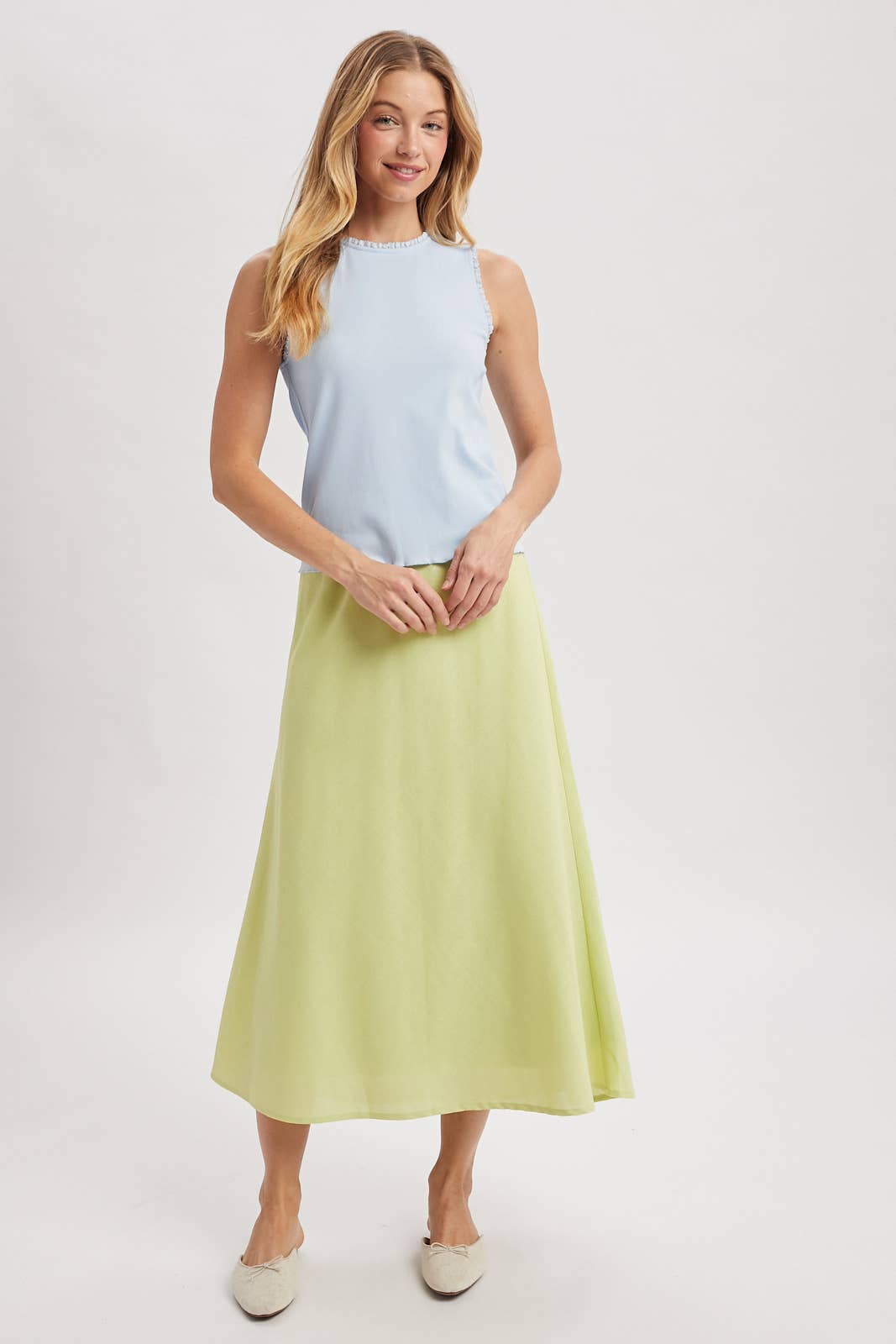 RIBBED KNIT TANK TOP WITH TRIM DETAIL