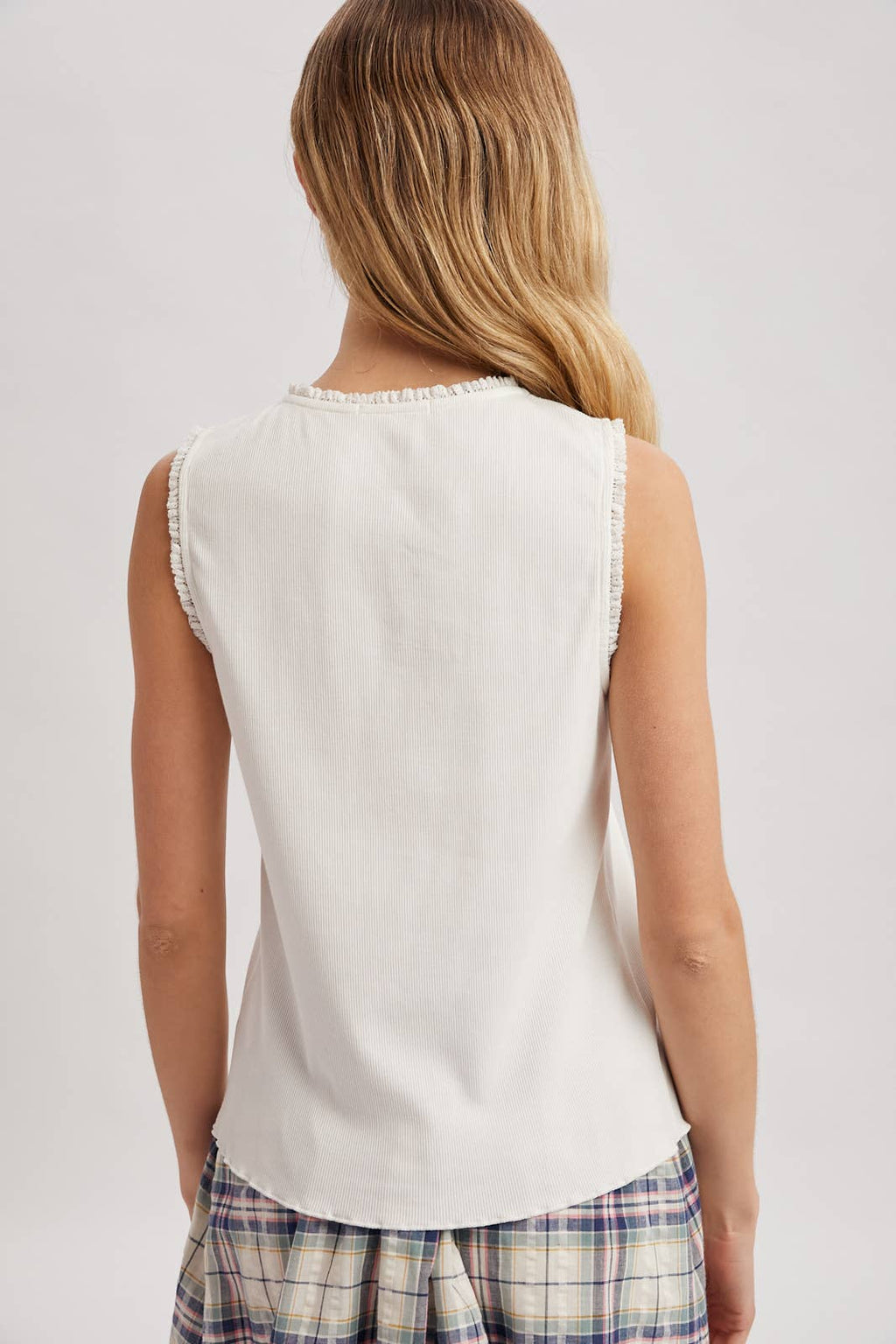 RIBBED KNIT TANK TOP WITH TRIM DETAIL