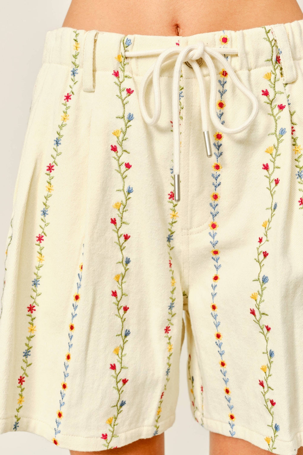 FLOWER EMBROIDERED FLARE SHORTS WITH DRAWSTRING WAIS