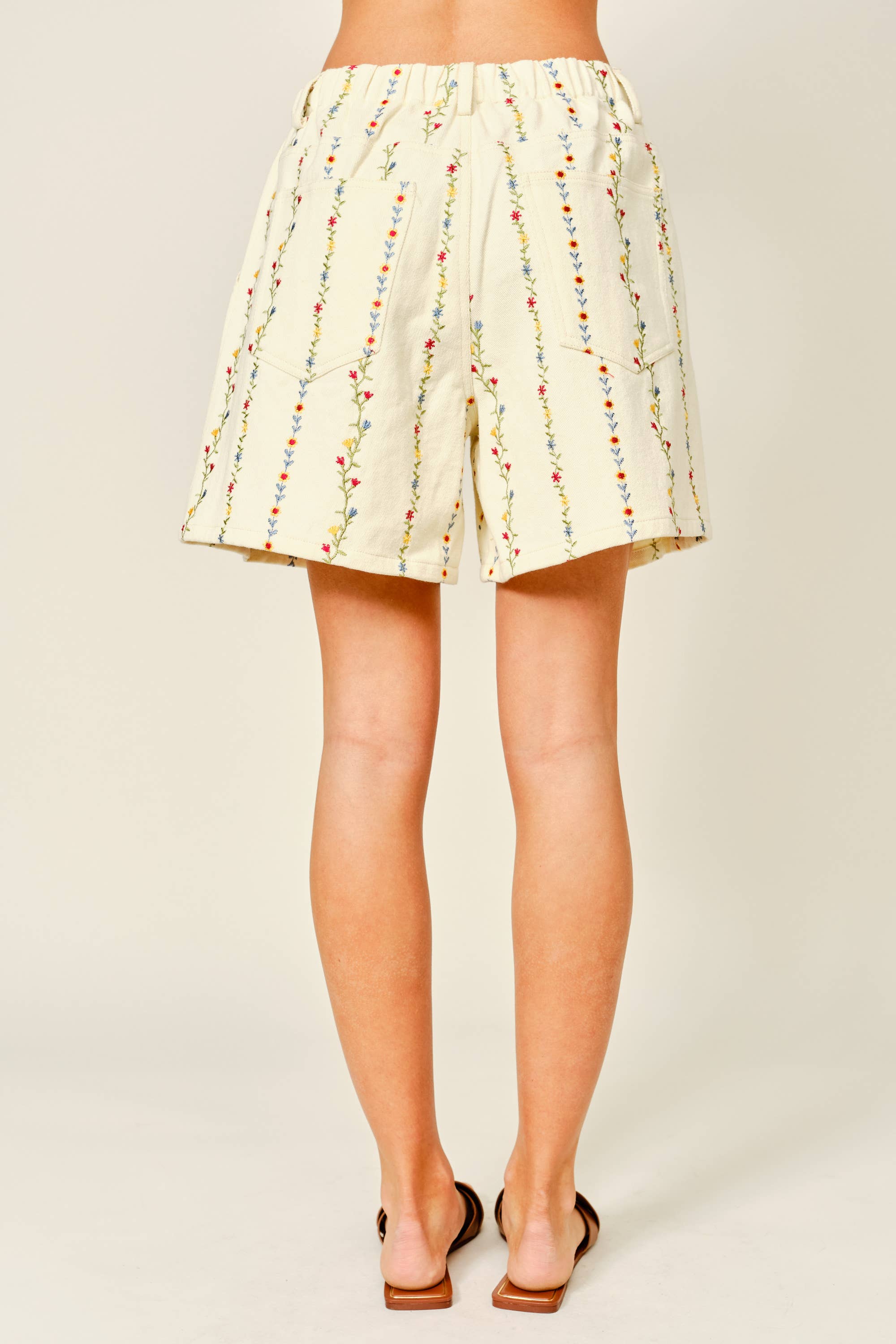 FLOWER EMBROIDERED FLARE SHORTS WITH DRAWSTRING WAIS