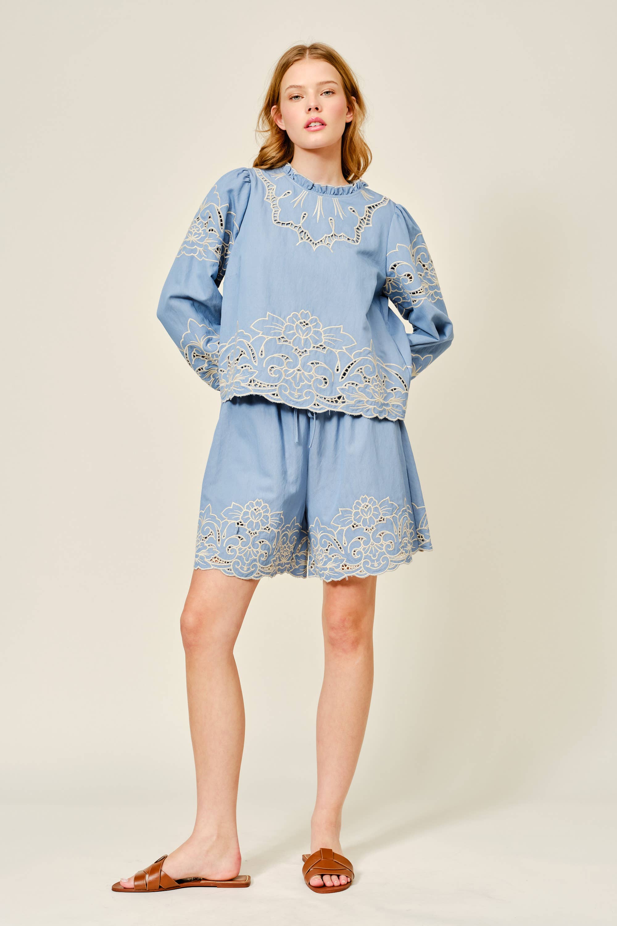EMBROIDERED ELASTIC WAIST SHORTS