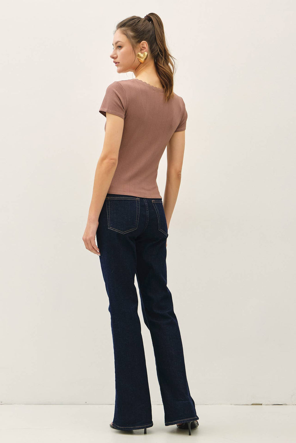 LACE TRIMED RIBBED SCOOP NECK SHORTSLEEVE TOP