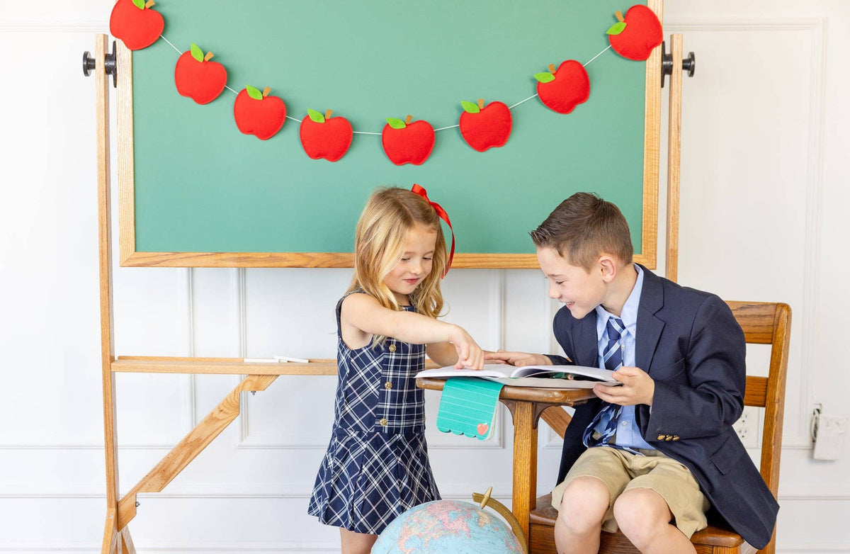 PLHB273 - Puffy Felt Apple Banner