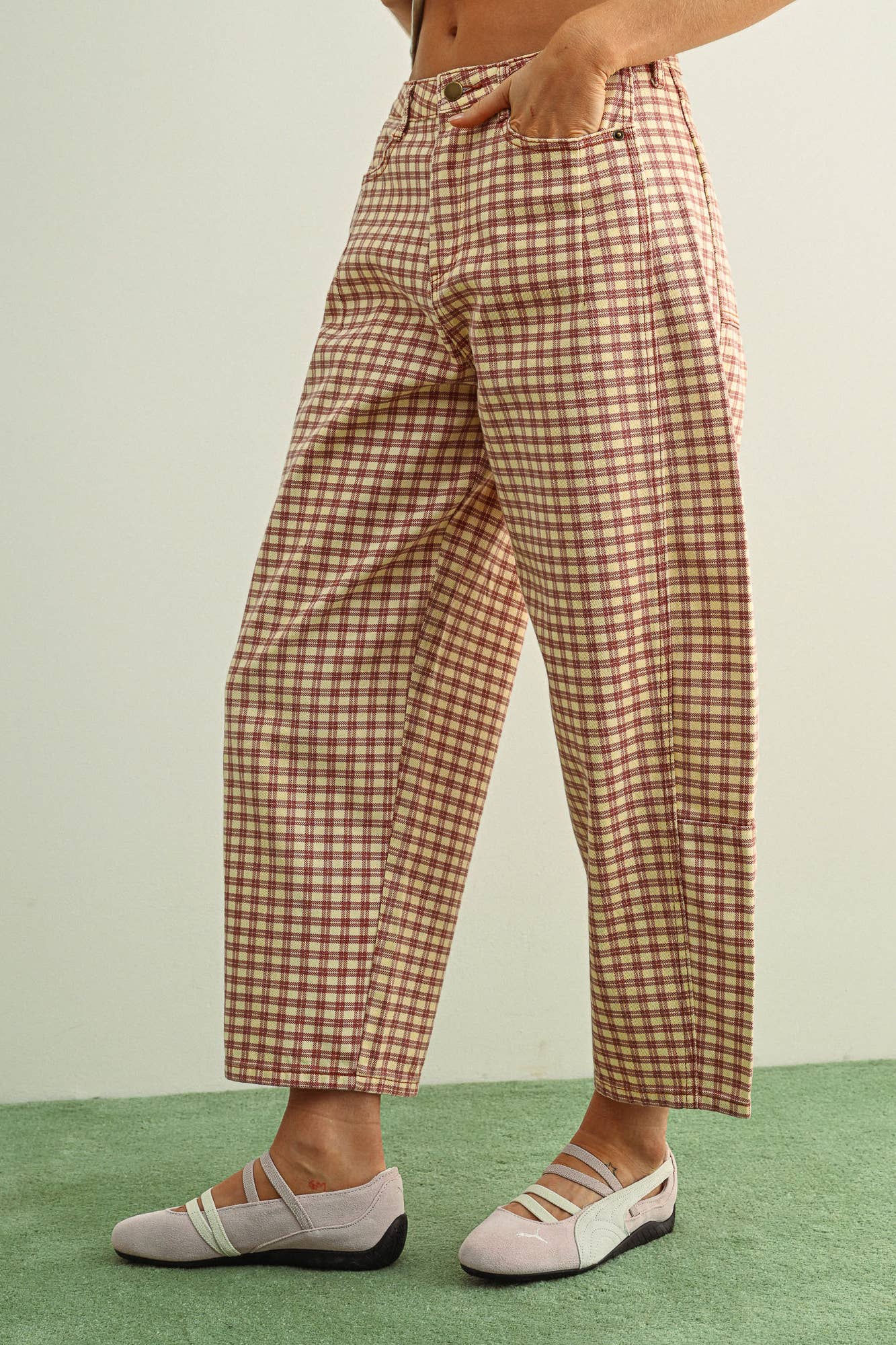 MINI CHECKER PATTERN BARREL PANTS