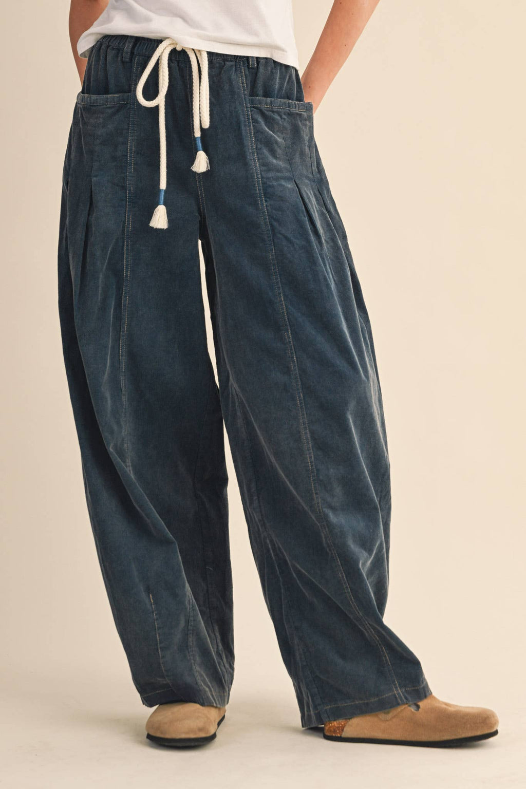 WASHED CORDUROY PLEATED BARREL PANTS