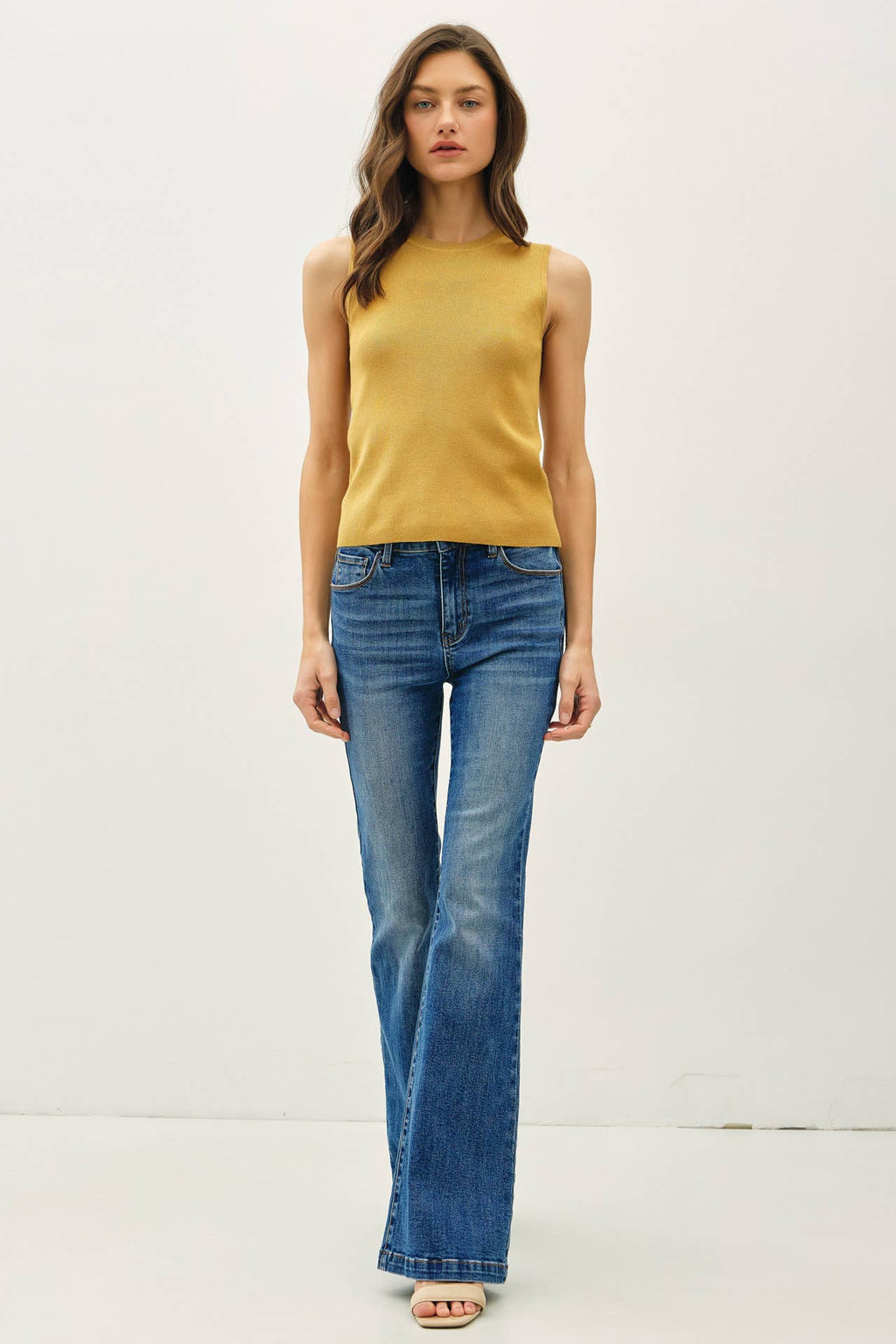 CLASSIC CREW NECK SLEEVELESS SLIM KNITTED TANK
