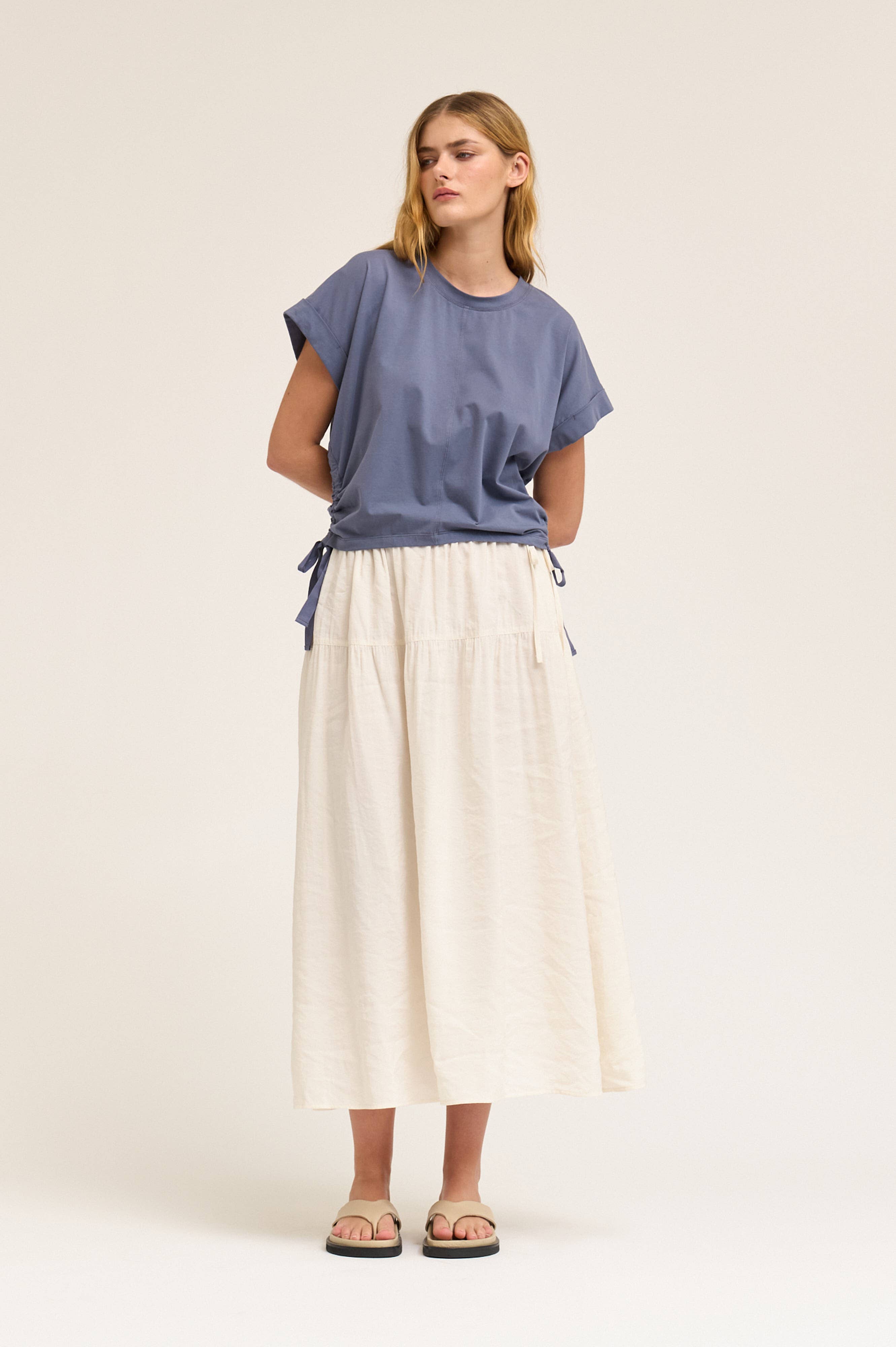 SIDE SCRUNCH TEE
