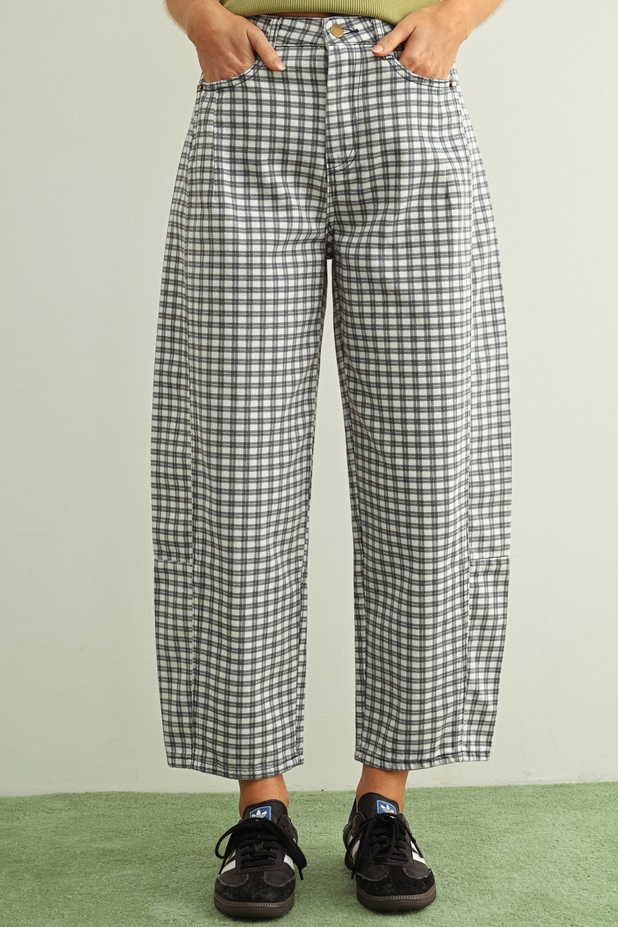 MINI CHECKER PATTERN BARREL PANTS