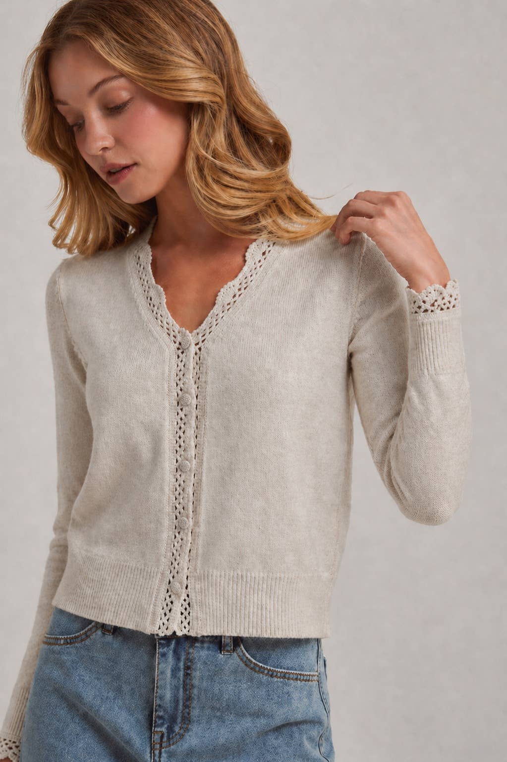 LACE TRIMMED BUTTON FRONT CARDIGAN_