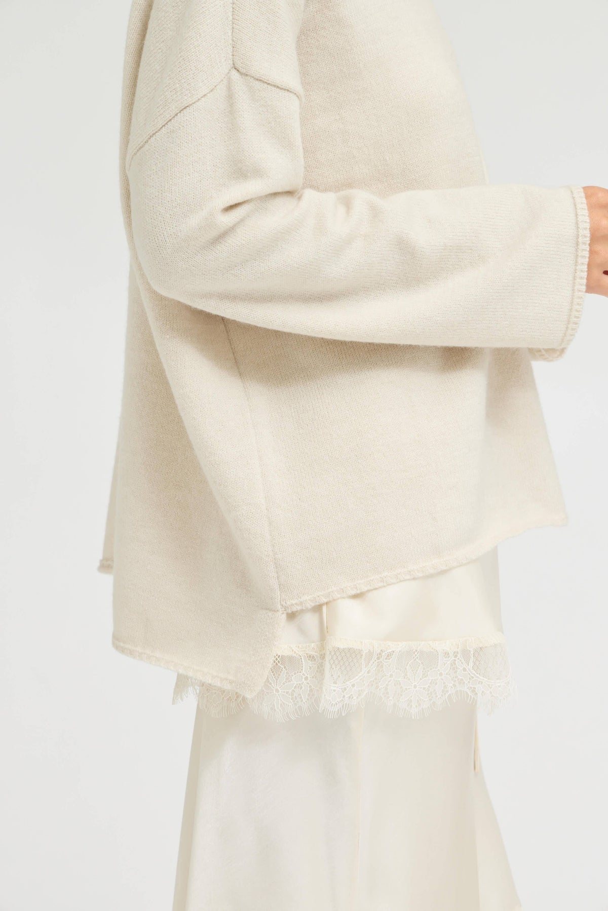 SLIDE SLIT LOOSE FIT SWEATER TOP