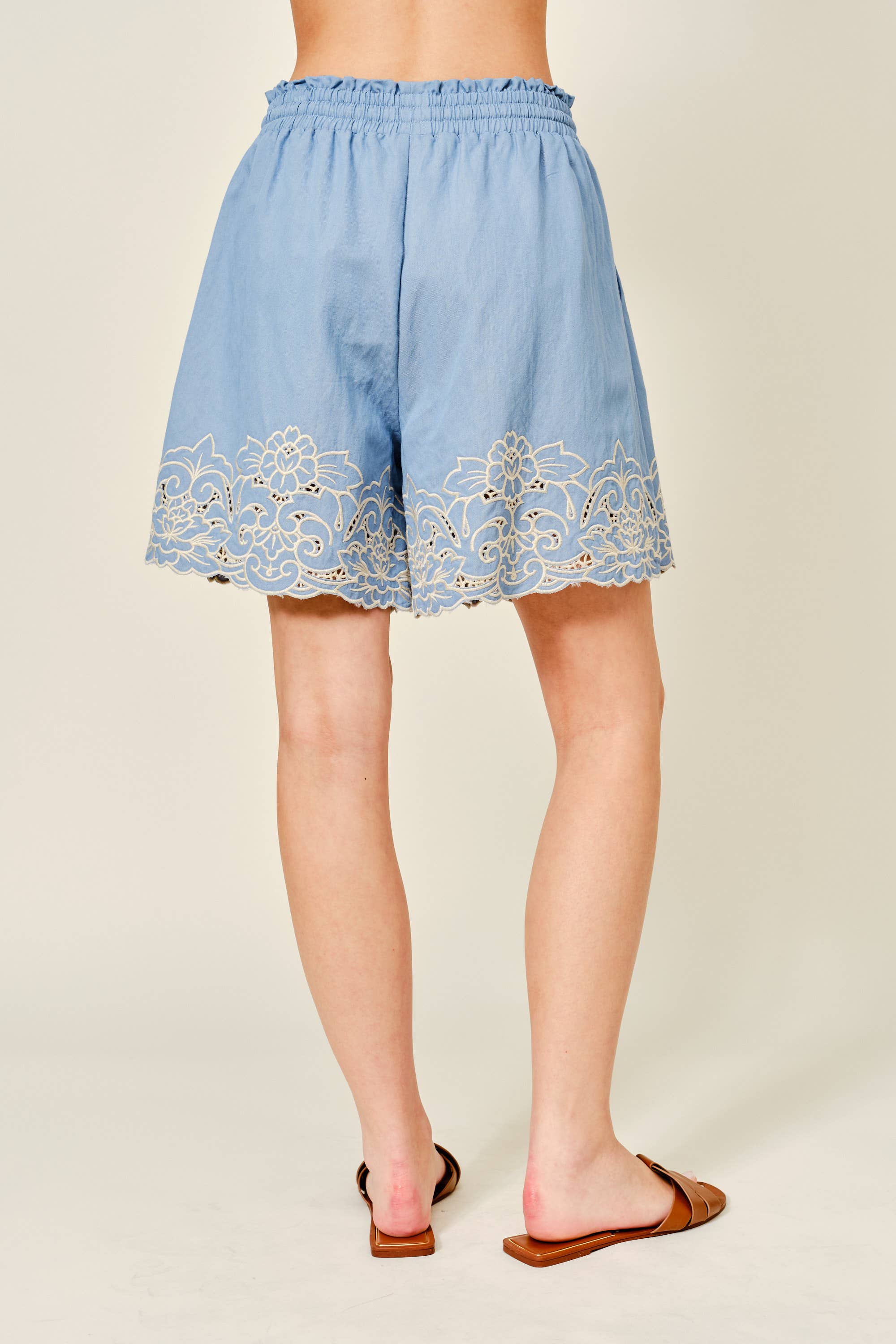 EMBROIDERED ELASTIC WAIST SHORTS