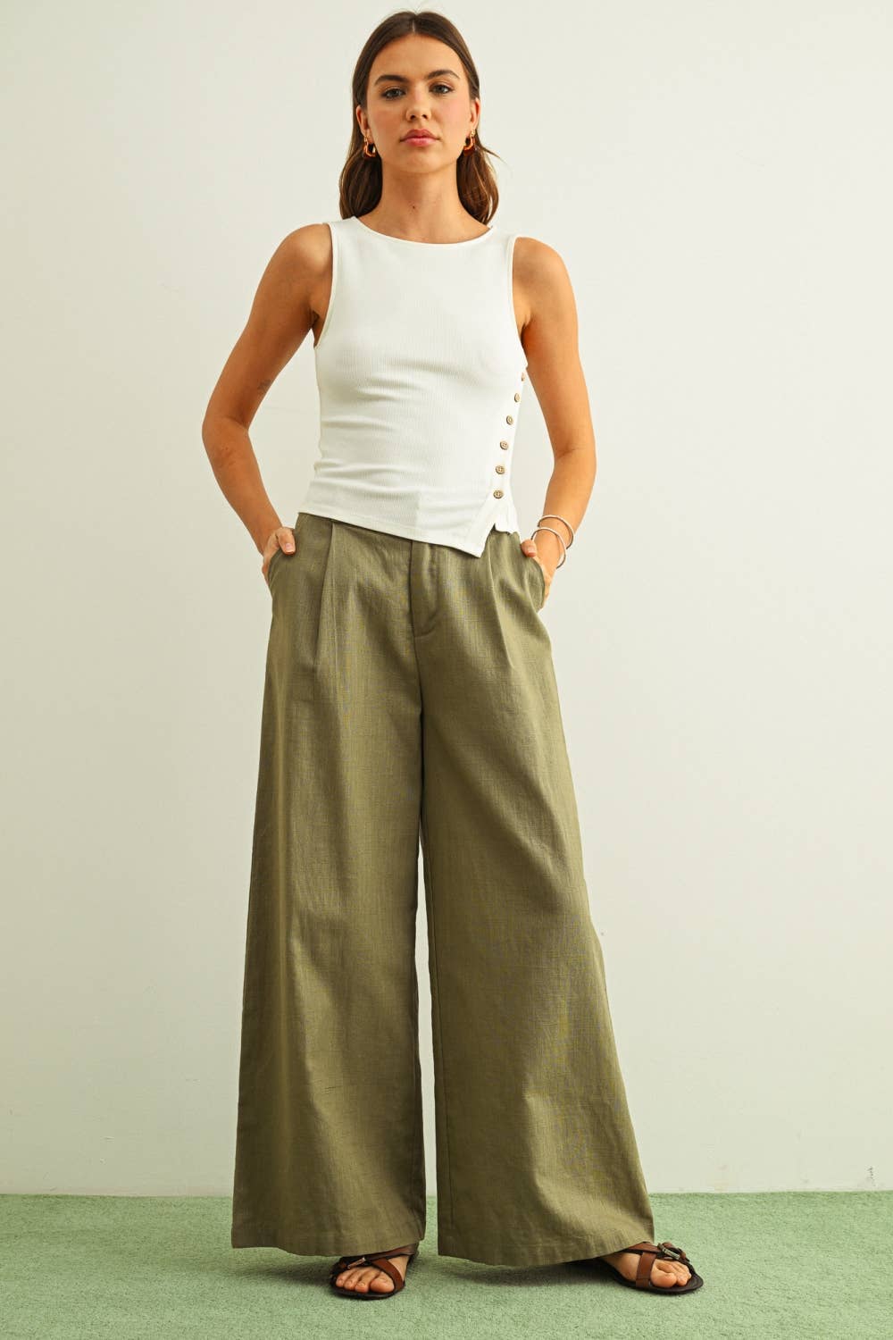 RIBBED BUTTON DETAIL TANK