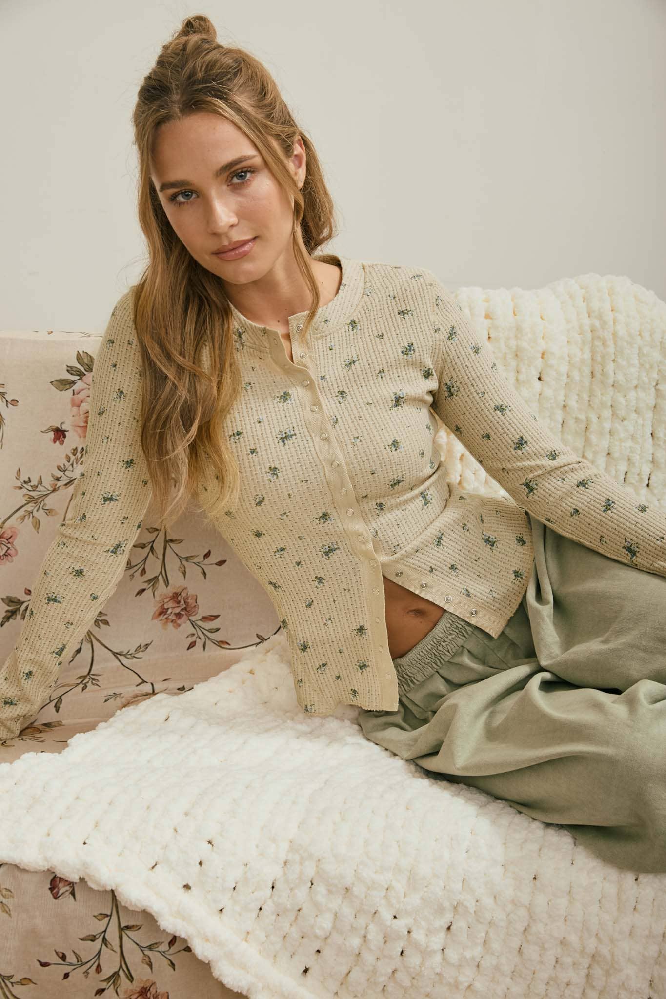 FLORAL SNAP FRONT LONG SLEEVE WAFFLE KNIT TOP