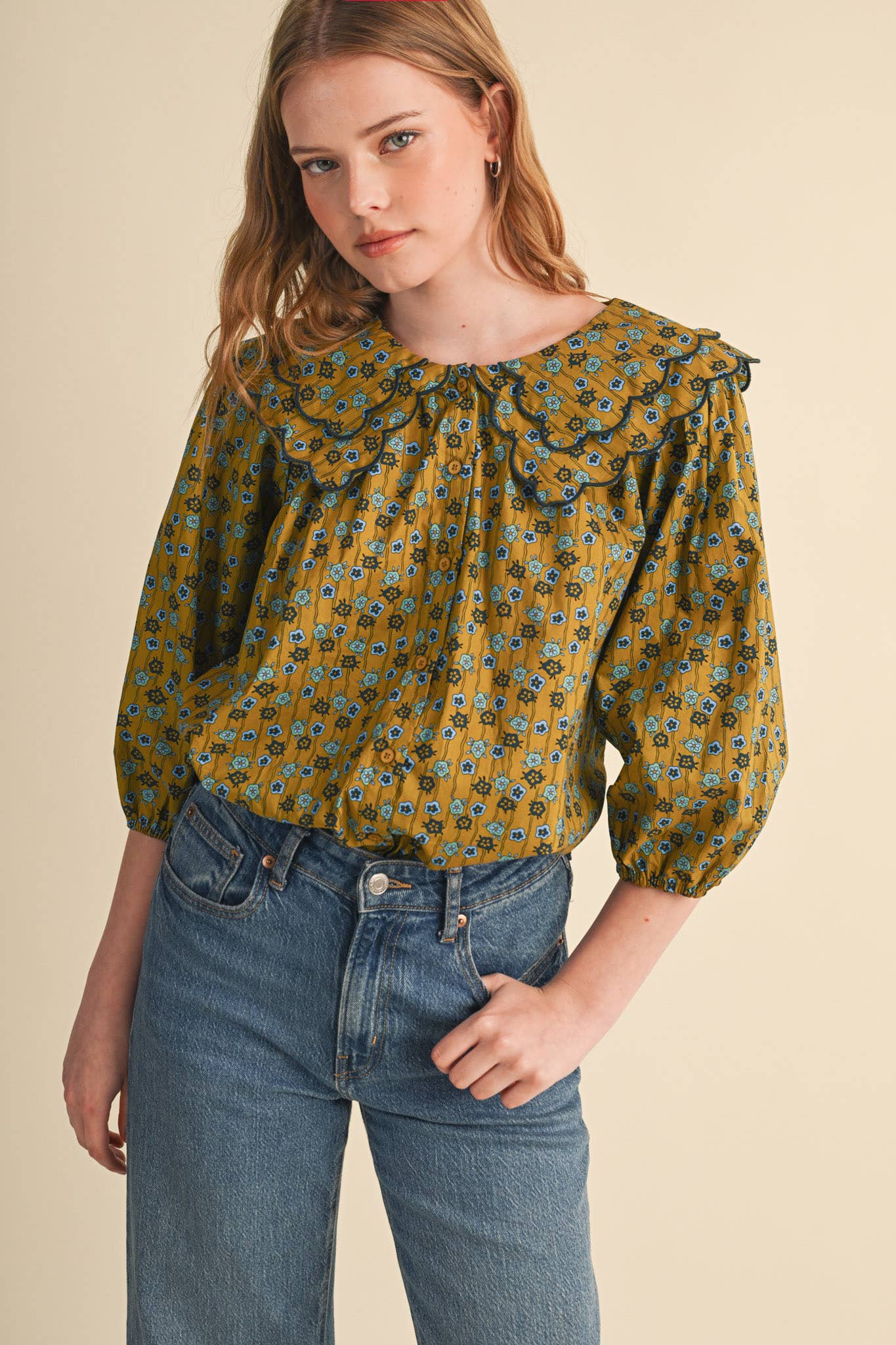 SCALLOPED DOLL COLLAR BUTTON UP FLORAL TOP