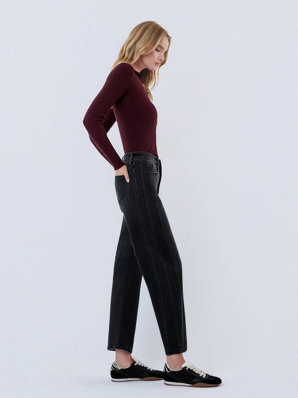 HIGH RISE BLACK ANKLE BARREL LEG JEANS