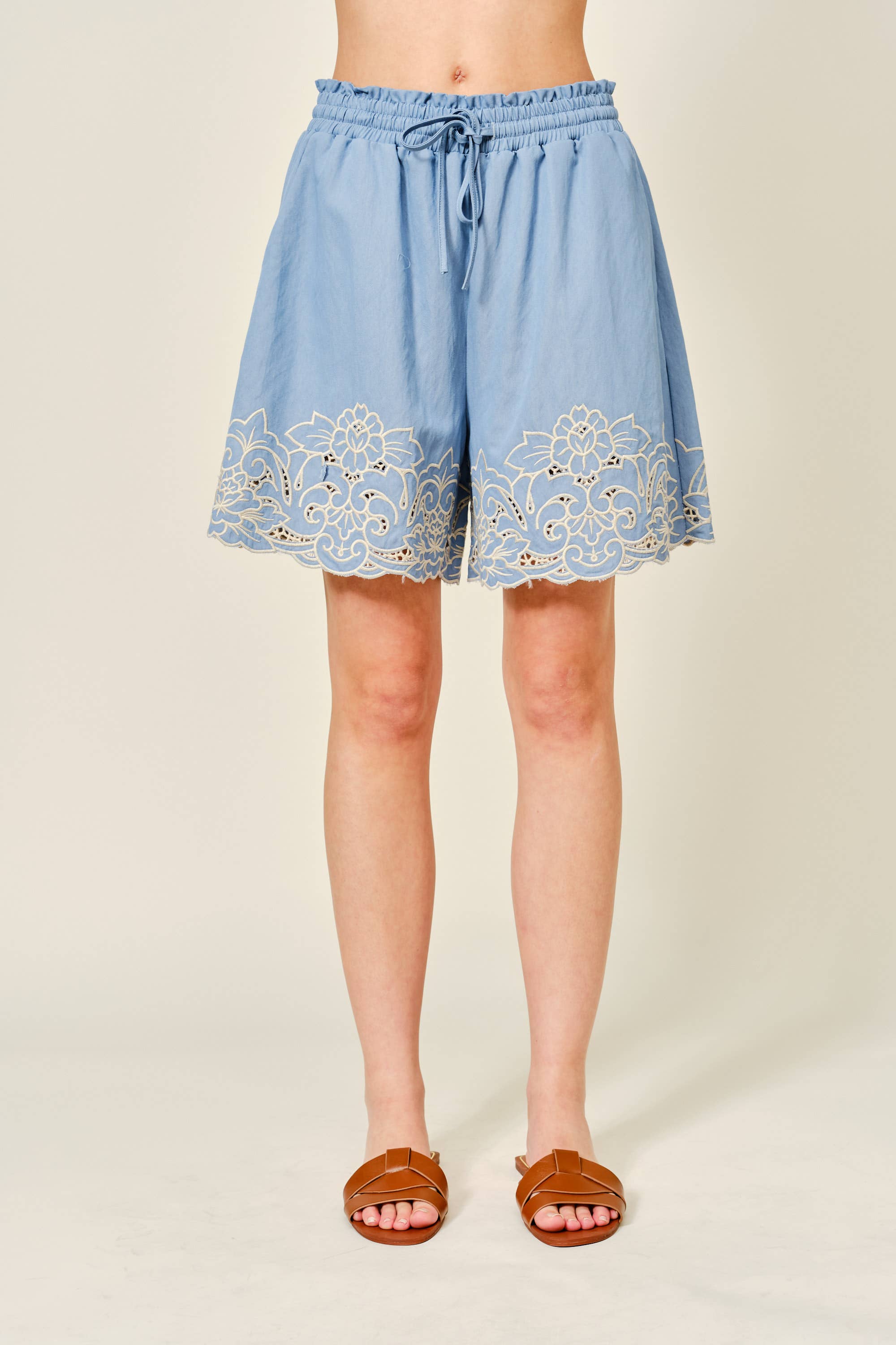EMBROIDERED ELASTIC WAIST SHORTS