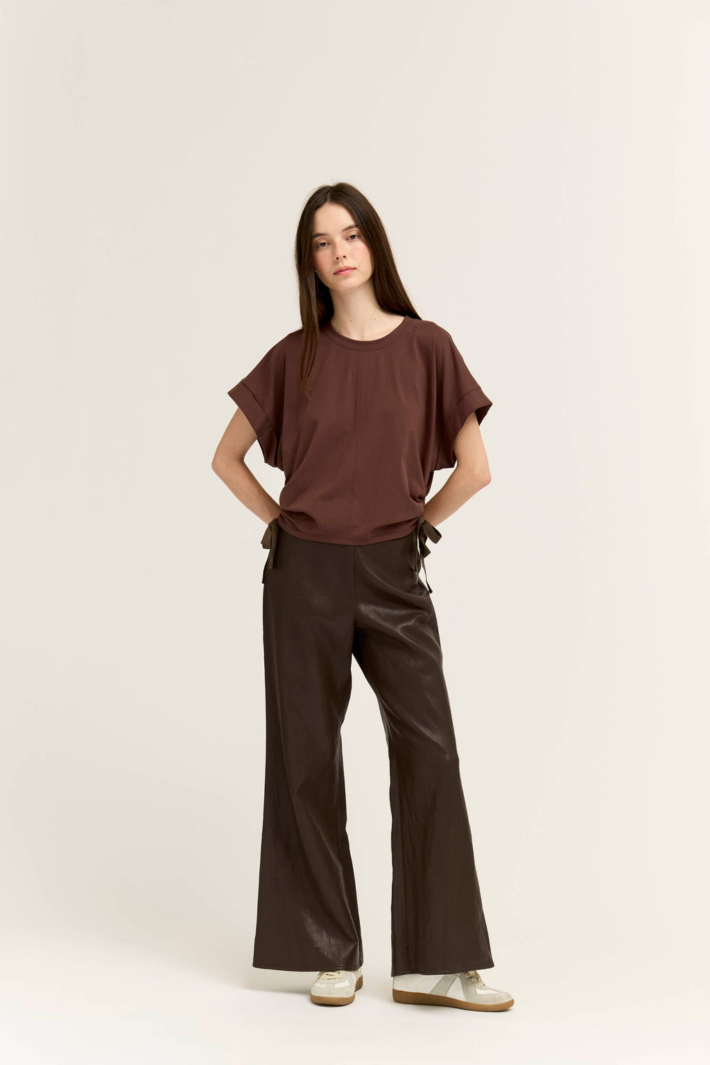 SIDE SCRUNCH TEE