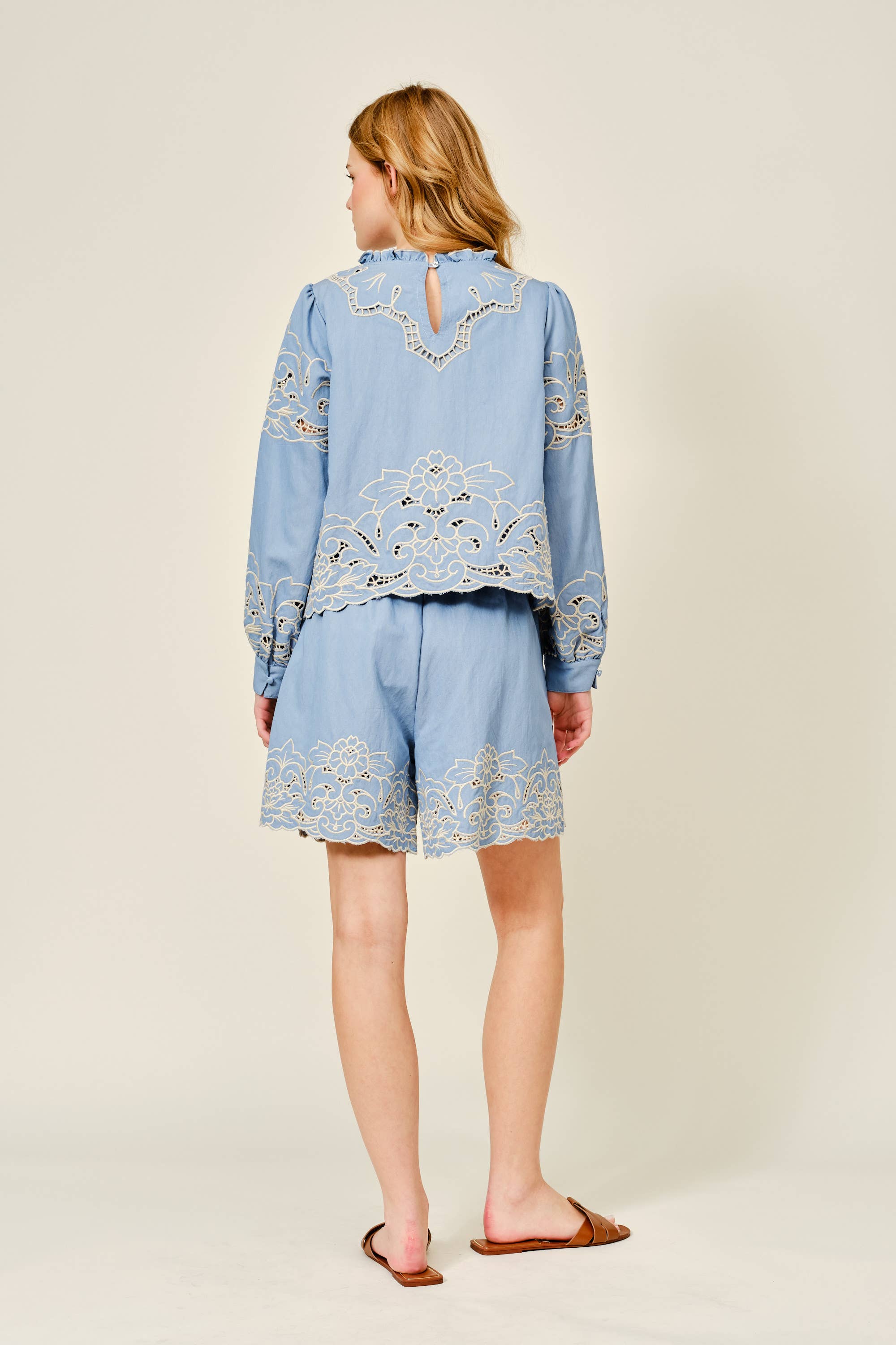 EMBROIDERED ELASTIC WAIST SHORTS