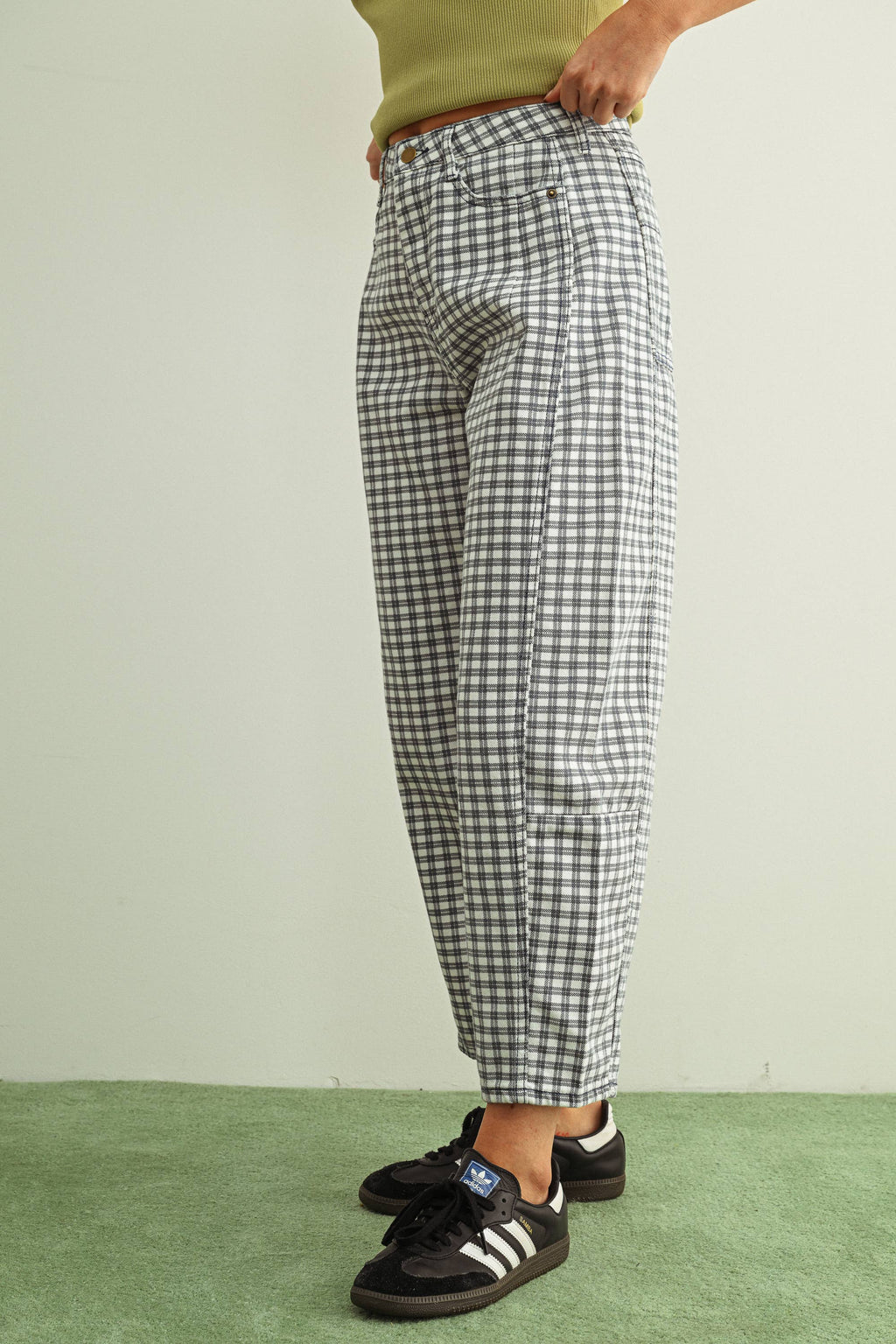 MINI CHECKER PATTERN BARREL PANTS