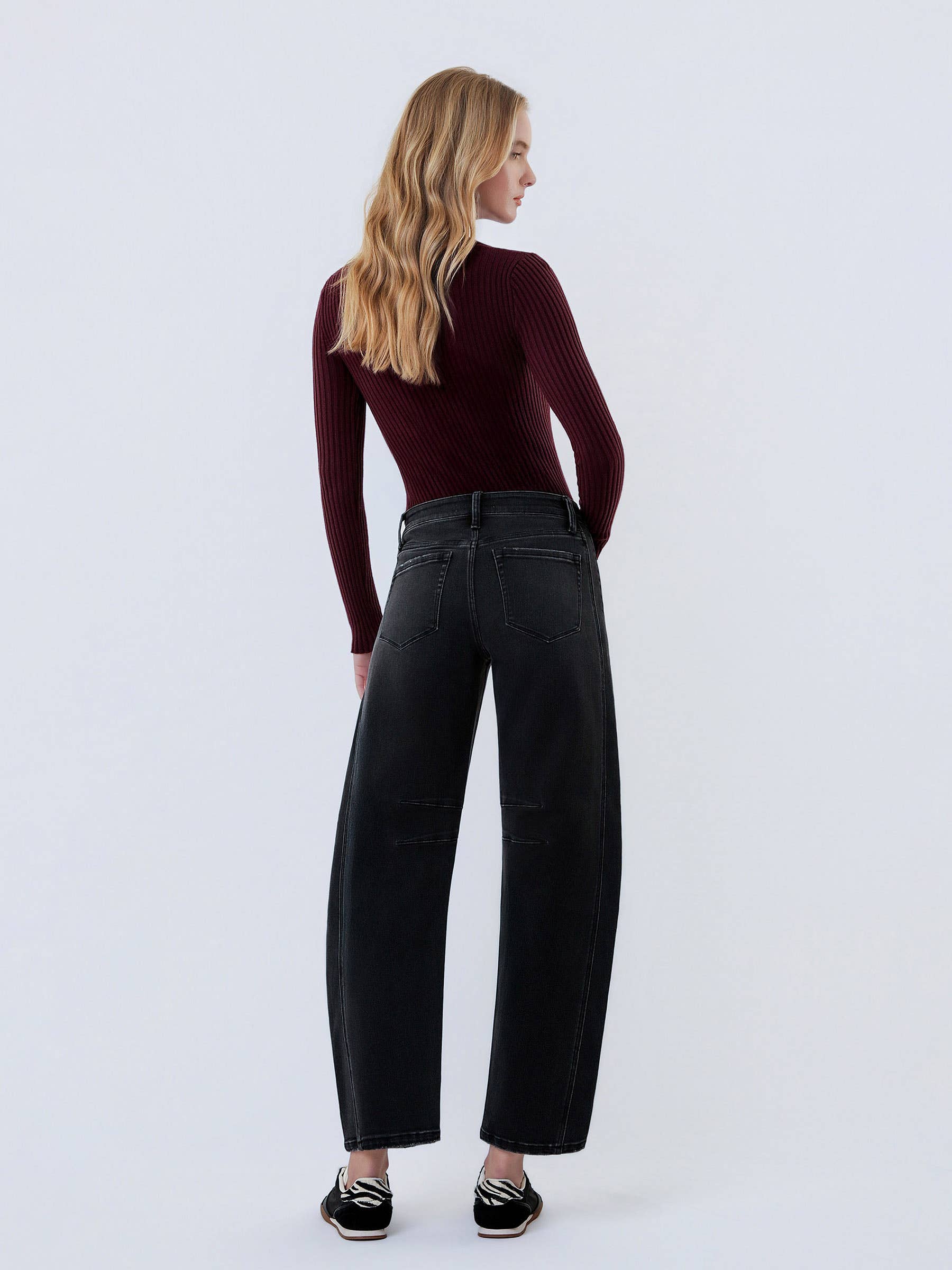 HIGH RISE BLACK ANKLE BARREL LEG JEANS