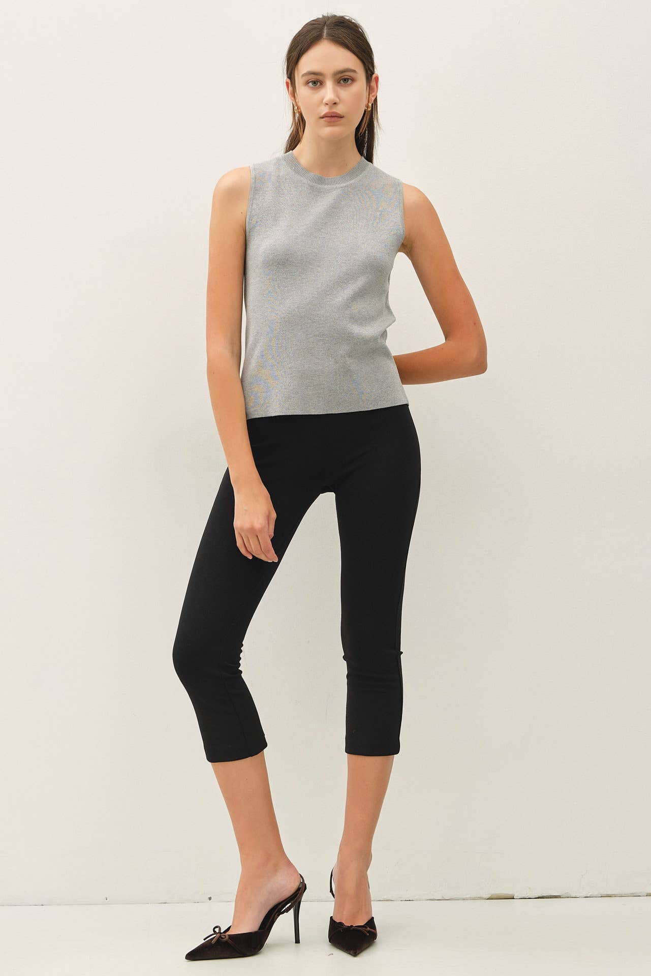 CLASSIC CREW NECK SLEEVELESS SLIM KNITTED TANK