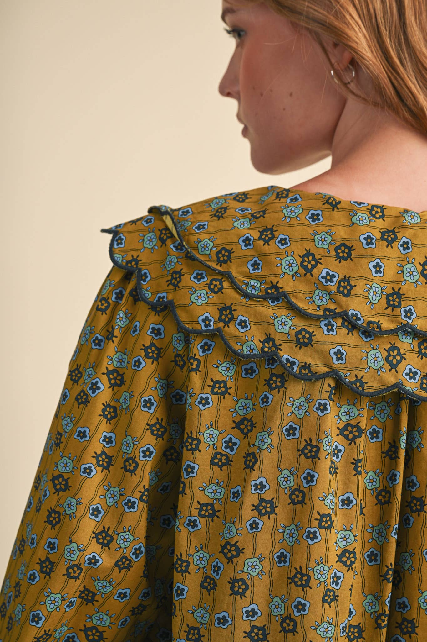 SCALLOPED DOLL COLLAR BUTTON UP FLORAL TOP