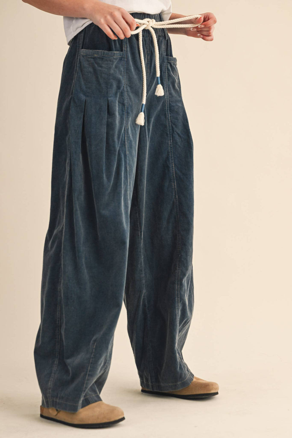 WASHED CORDUROY PLEATED BARREL PANTS