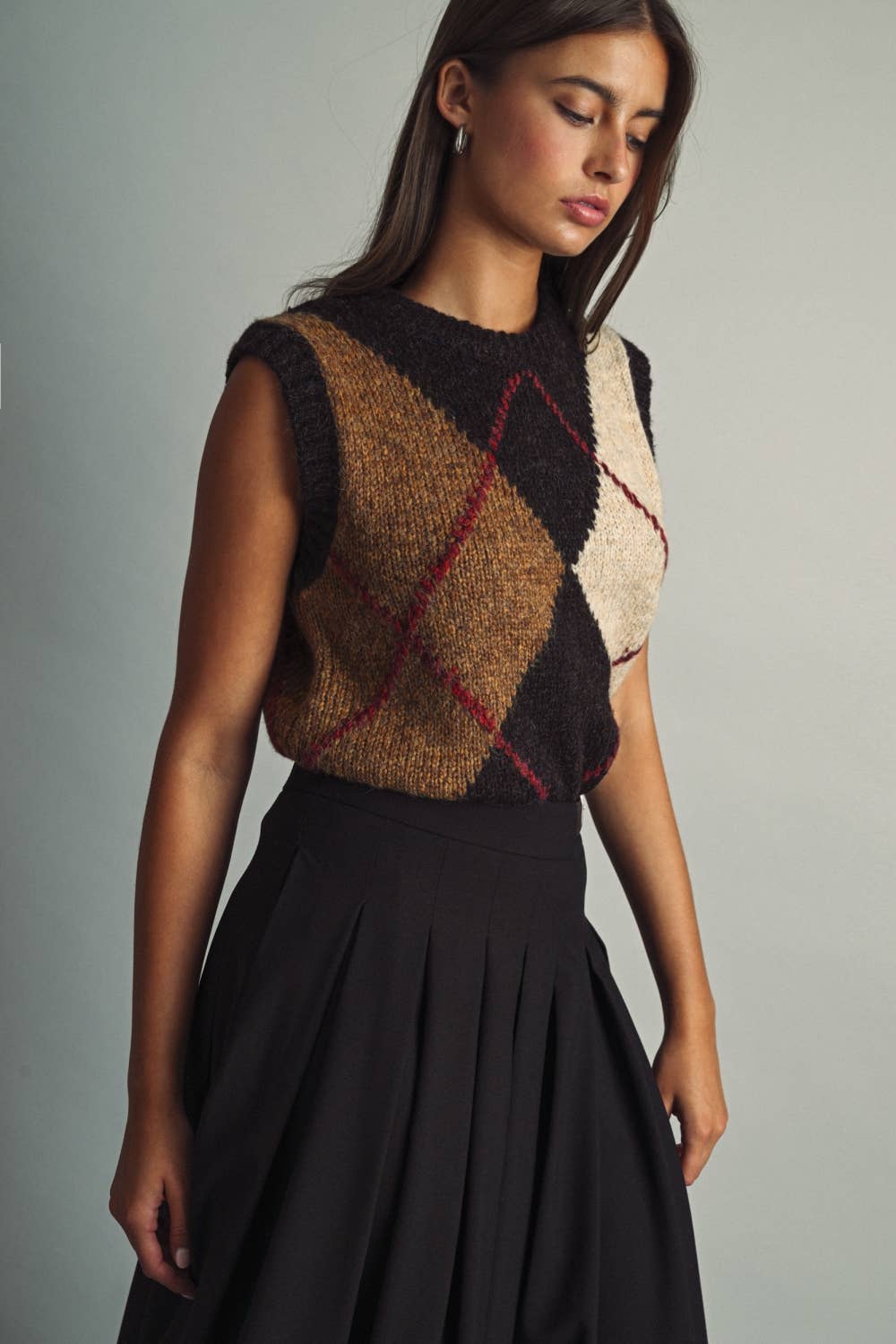 COLOR-BLOCK ARGYLE SLEEVELESS SWEATER FOR LAYERING