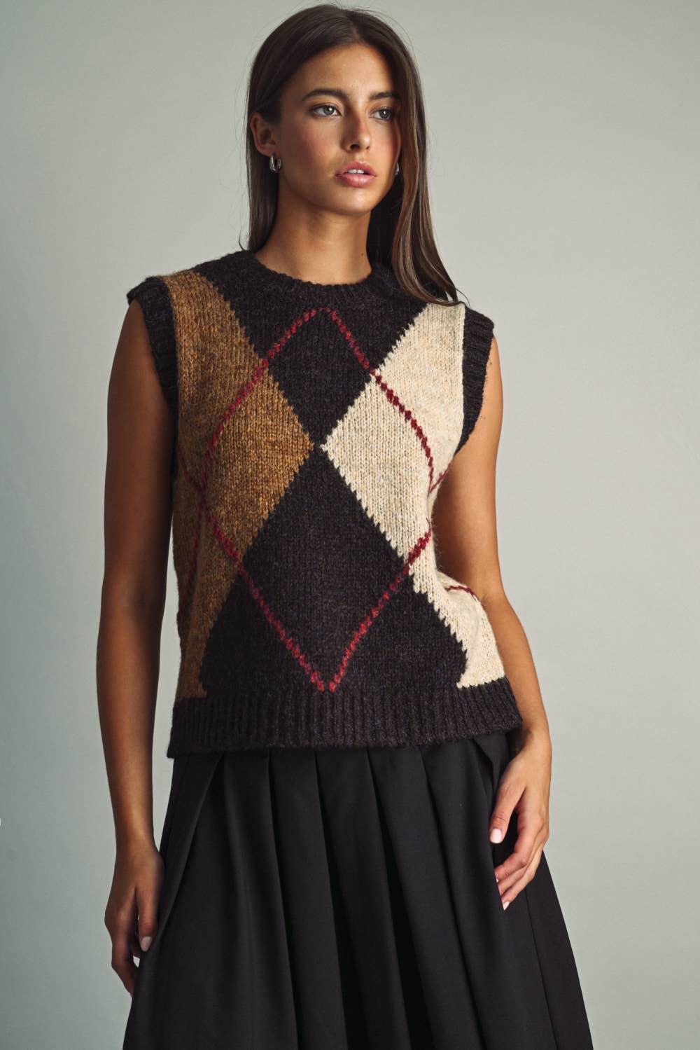 COLOR-BLOCK ARGYLE SLEEVELESS SWEATER FOR LAYERING