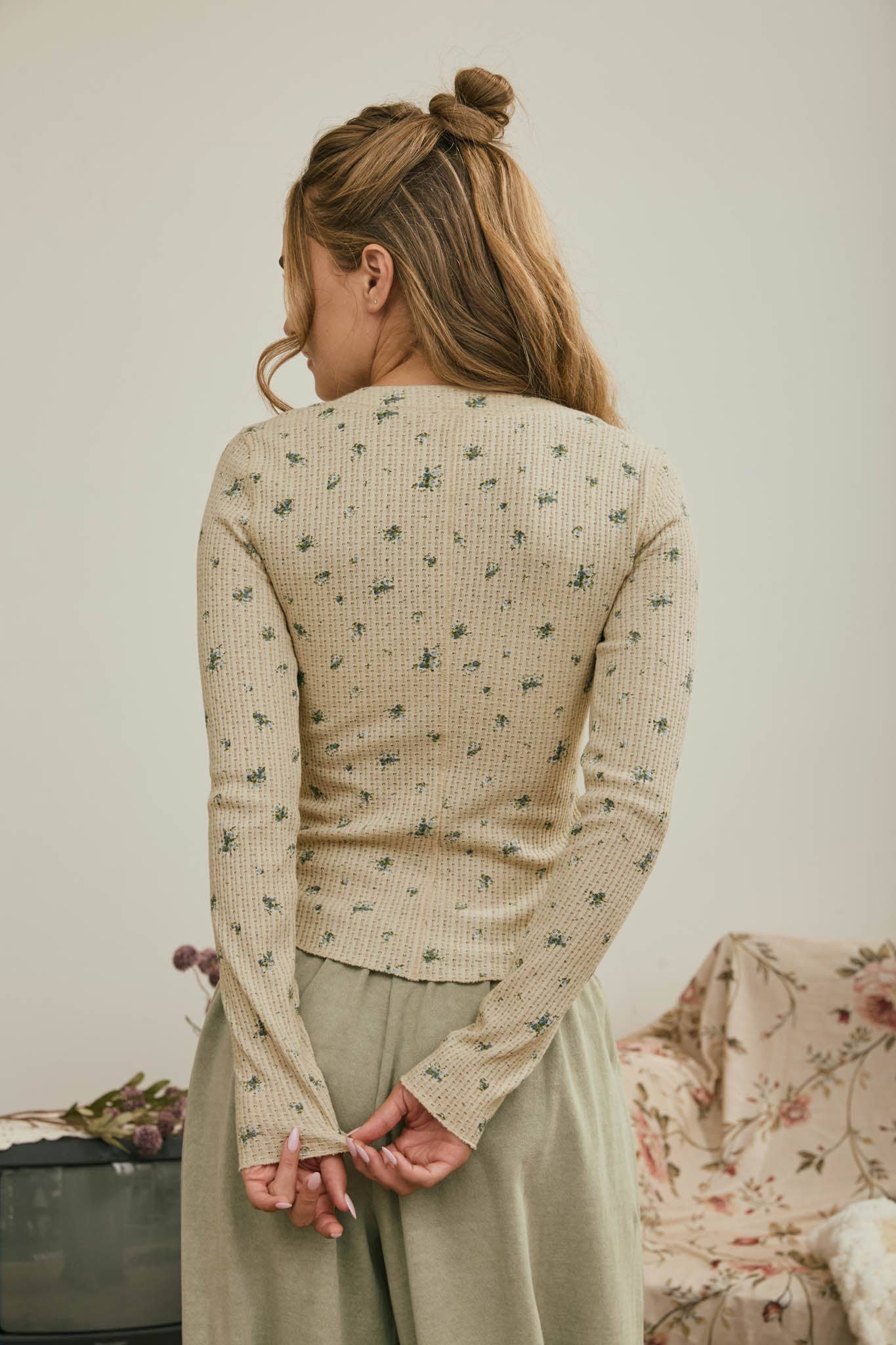 FLORAL SNAP FRONT LONG SLEEVE WAFFLE KNIT TOP