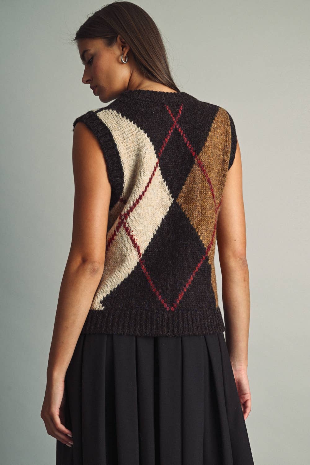 COLOR-BLOCK ARGYLE SLEEVELESS SWEATER FOR LAYERING