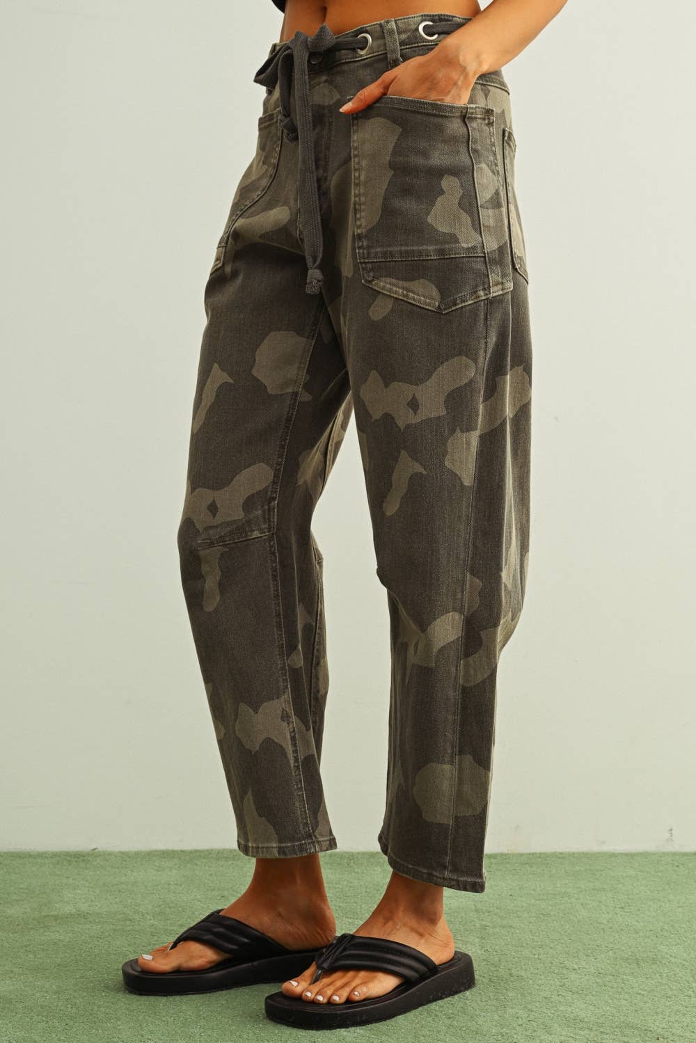 CAMOUFLAGE PRINT WITH BELT PANTS