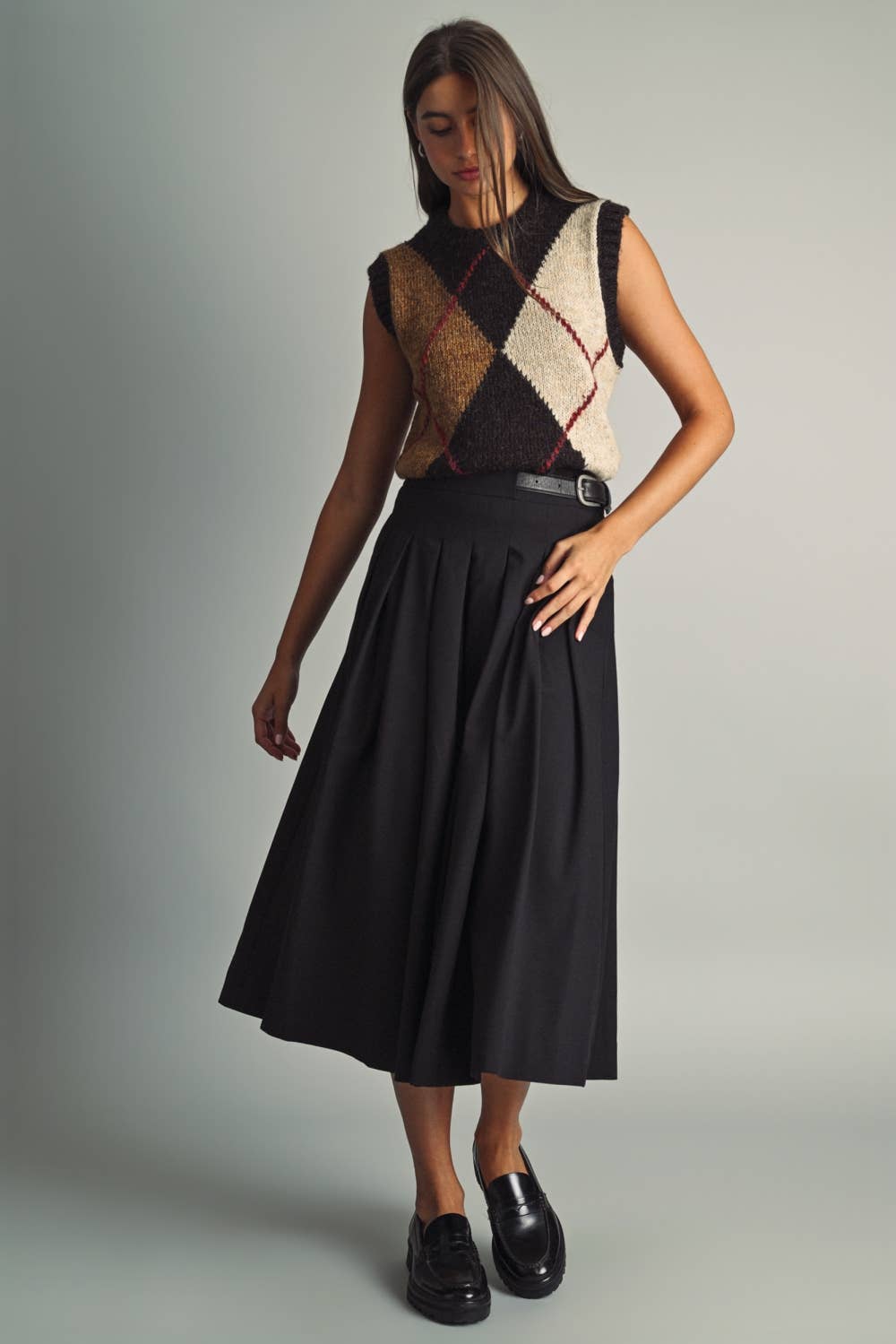 COLOR-BLOCK ARGYLE SLEEVELESS SWEATER FOR LAYERING