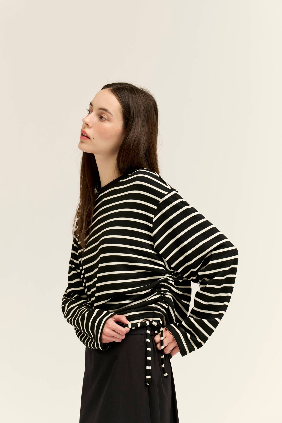 SIDE DRAWSTRING STRIPE CREWNECK SWEATSHIRTS