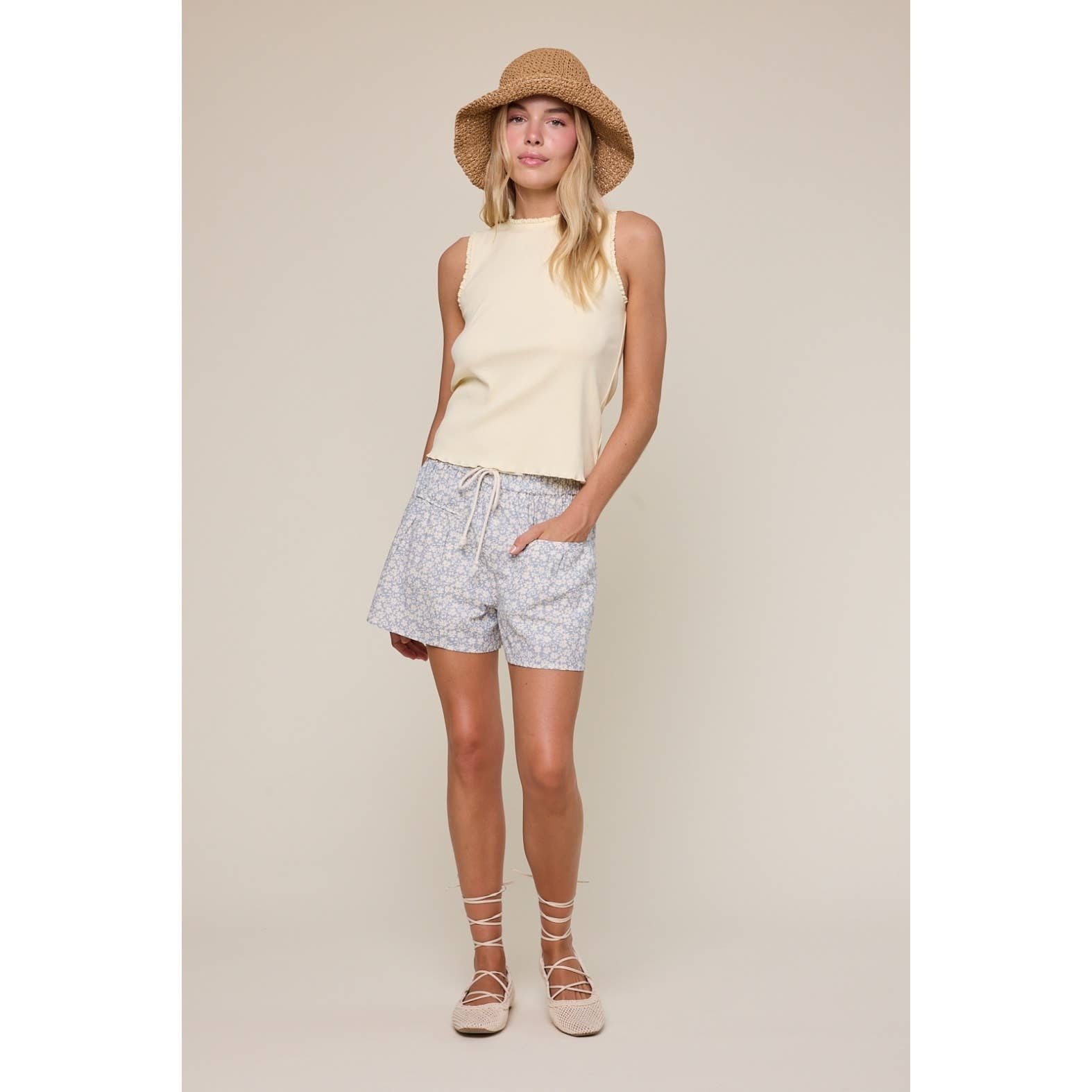 RIBBED KNIT TANK TOP WITH TRIM DETAIL