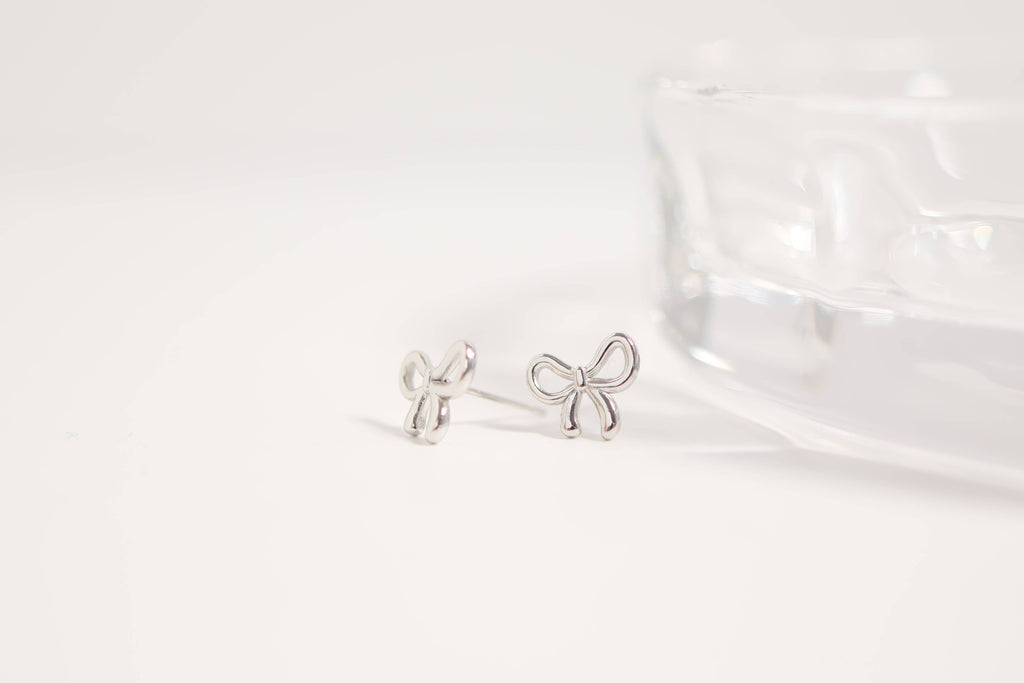 18K Gold Bow Stud Earrings