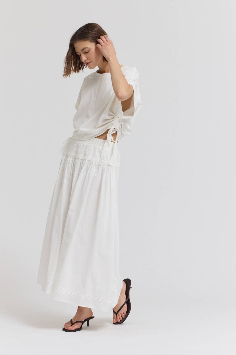 SIDE SCRUNCH TEE